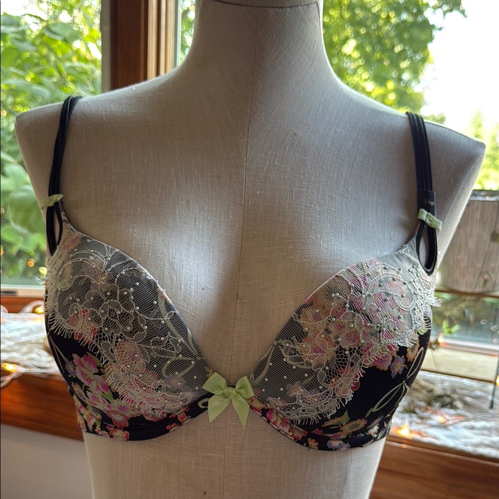 Victoria's Secret Black and Pink Lace Bra
